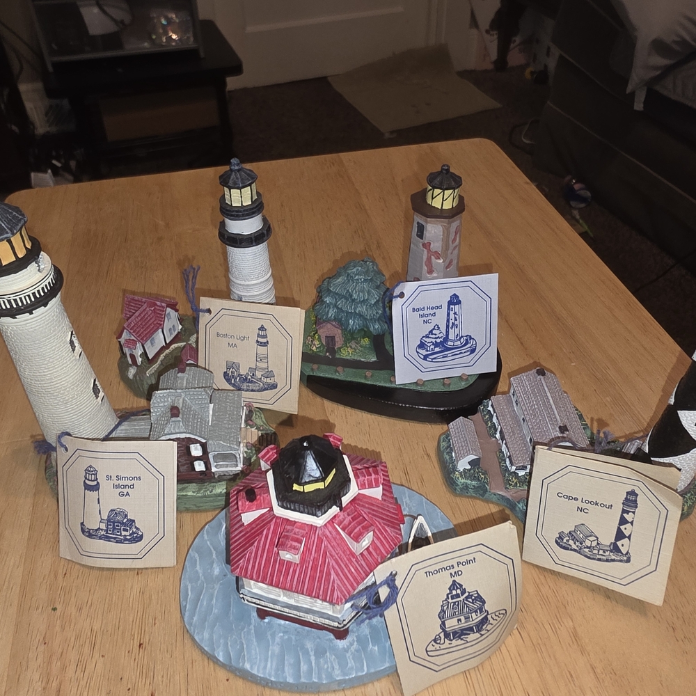 Lighthouse Art Sculpture Set - Multicolor